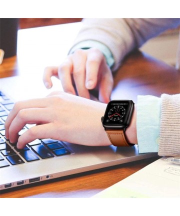 Tech-Protect LeatherFit Strap for Apple Watch 4 / 5 / 6 / 7 / 8 / 9 / SE / Ultra 1 / 2 (42/44/45/49 mm) - Brown