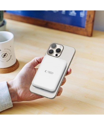 Tech-Protect LifeMag PB10 Powerbank with MagSafe 5000mAh 15W USB-C port - white + USB-C cable